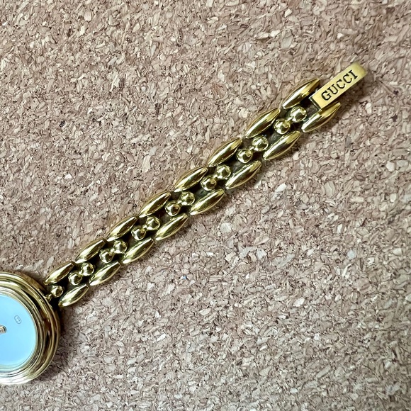 Gucci 1100L Women’s Gold Plated Watch w/ Original Box & 5 Interchangeable Bezels - Picture 8 of 10